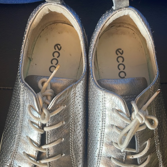 Ecco Silver White Sneakers Minimalist Design - Picture 16 of 16